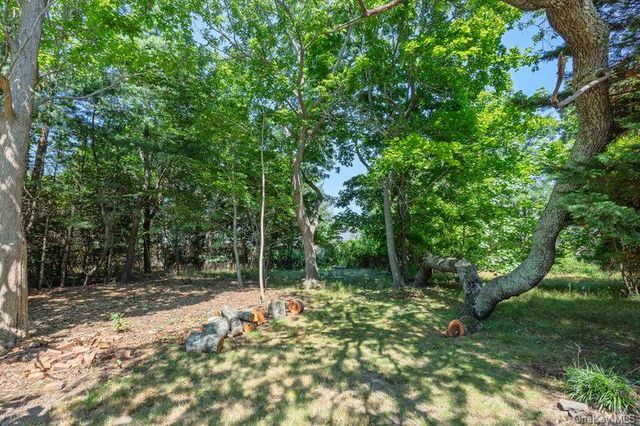 511 Montauk Highway, East Moriches, NY 11940