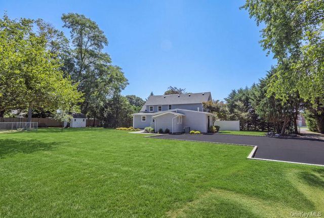 511 Montauk Highway, East Moriches, NY 11940