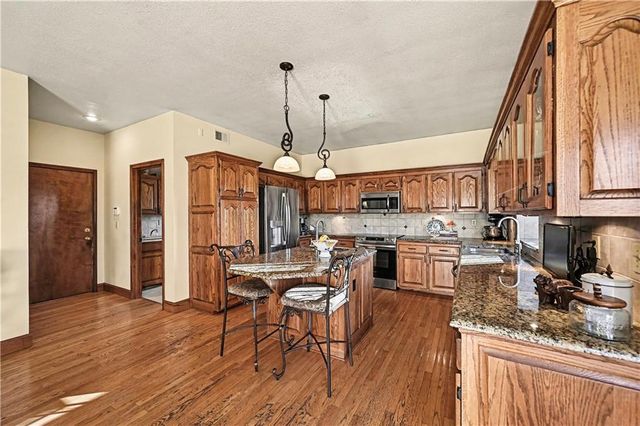 11425 W 177TH Terrace, Overland Park, KS 66062