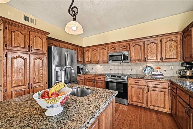 11425 W 177TH Terrace, Overland Park, KS 66062