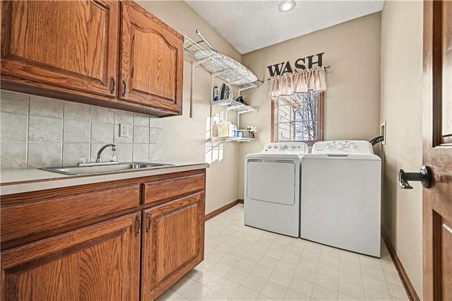 11425 W 177TH Terrace, Overland Park, KS 66062