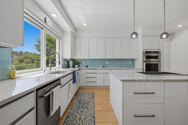70 Whittington Dr, Newcastle, CA 95658