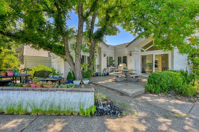 70 Whittington Dr, Newcastle, CA 95658