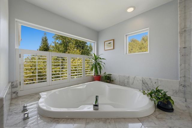 70 Whittington Dr, Newcastle, CA 95658