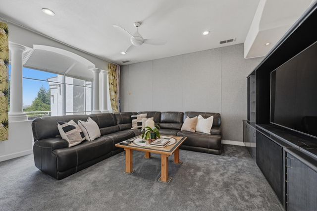 70 Whittington Dr, Newcastle, CA 95658