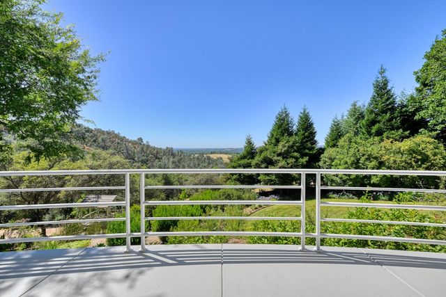 70 Whittington Dr, Newcastle, CA 95658