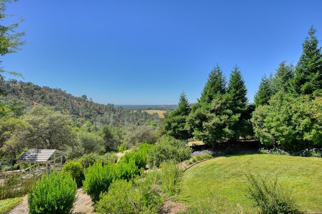 70 Whittington Dr, Newcastle, CA 95658