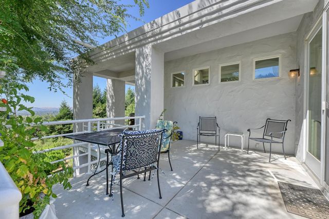 70 Whittington Dr, Newcastle, CA 95658