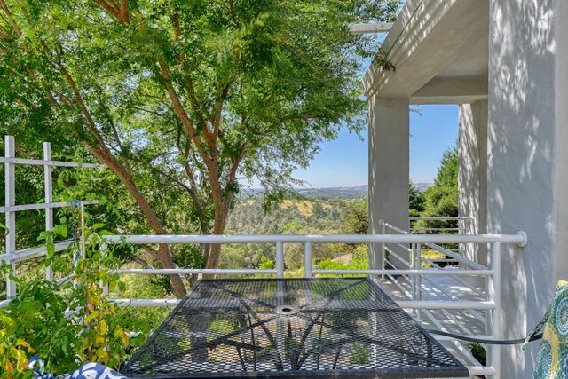 70 Whittington Dr, Newcastle, CA 95658