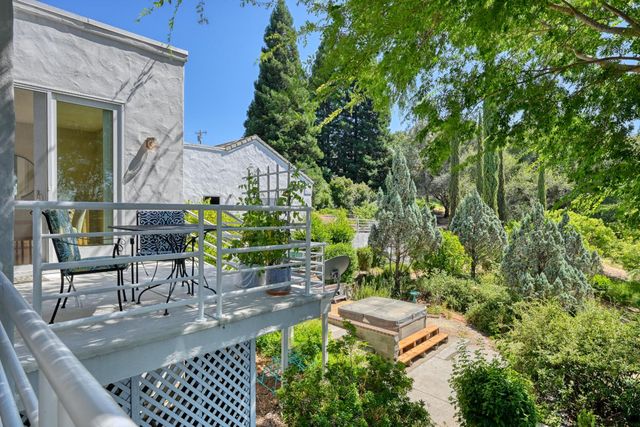 70 Whittington Dr, Newcastle, CA 95658