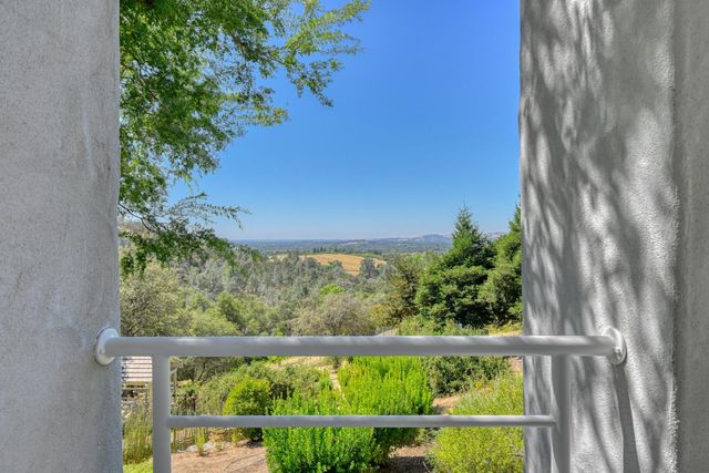 70 Whittington Dr, Newcastle, CA 95658