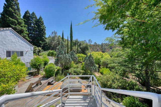 70 Whittington Dr, Newcastle, CA 95658