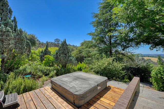 70 Whittington Dr, Newcastle, CA 95658