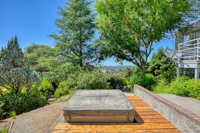 70 Whittington Dr, Newcastle, CA 95658