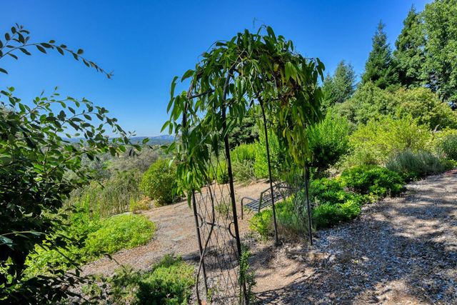 70 Whittington Dr, Newcastle, CA 95658