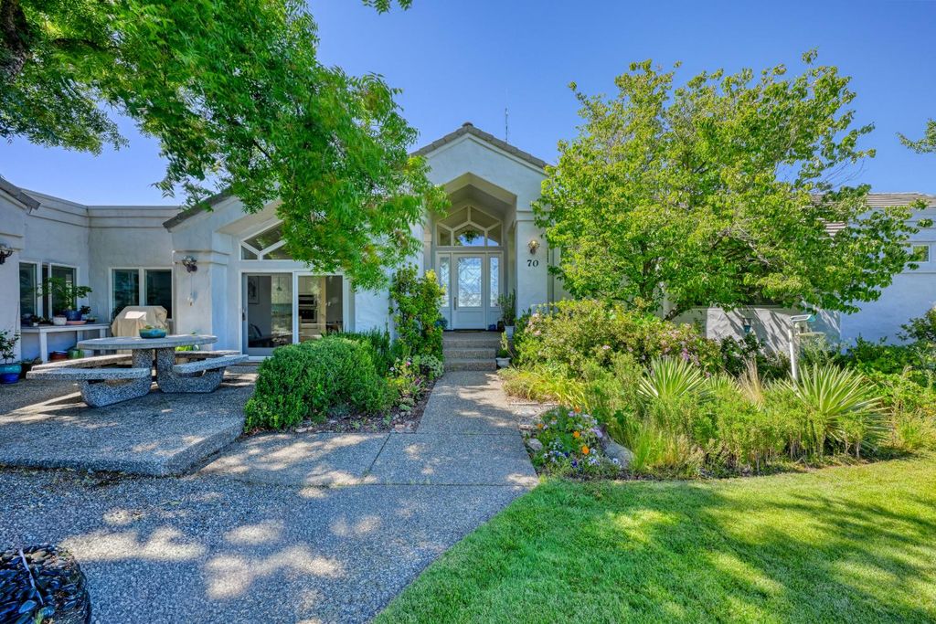70 Whittington Dr, Newcastle, CA 95658