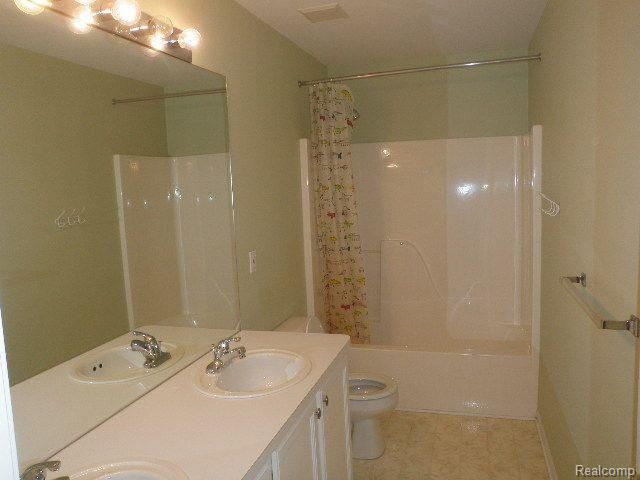 3743 ROLLING HILLS Road, Orion Charter Township, MI 48359