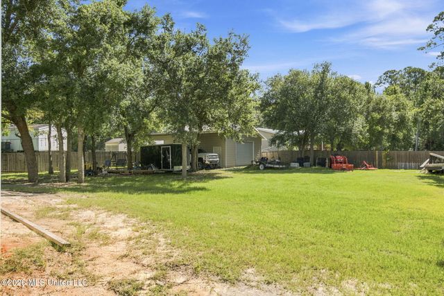 6043 Holly Drive, Bay Saint Louis, MS 39520