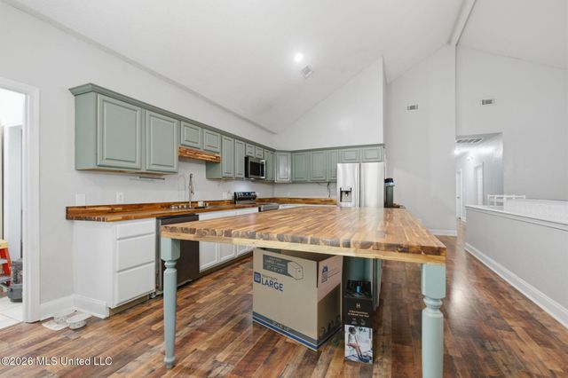 6043 Holly Drive, Bay Saint Louis, MS 39520