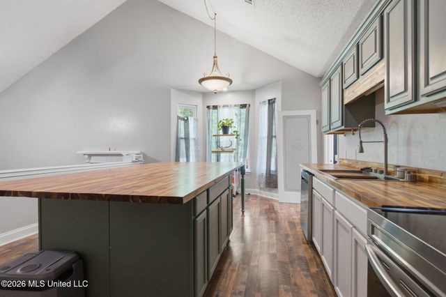 6043 Holly Drive, Bay Saint Louis, MS 39520