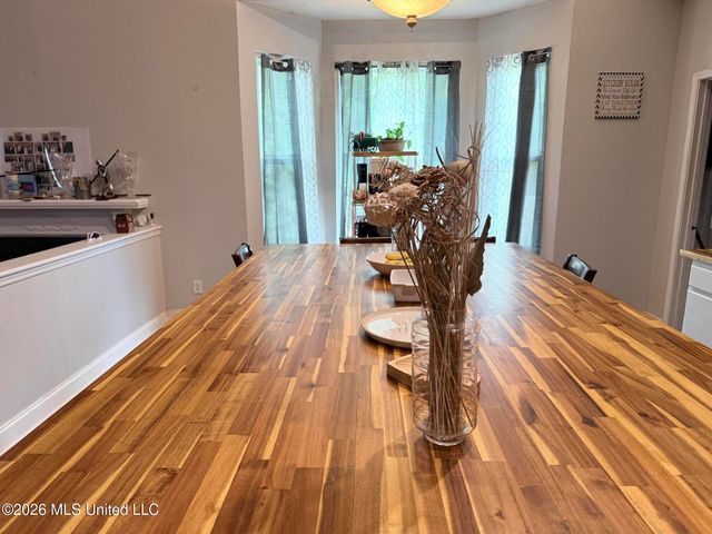 6043 Holly Drive, Bay Saint Louis, MS 39520