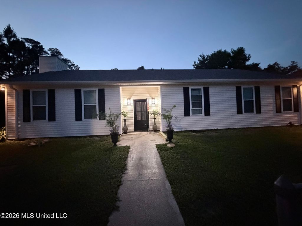 6043 Holly Drive, Bay Saint Louis, MS 39520