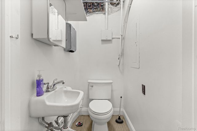 15324 Michigan Avenue, Dearborn, MI 48126