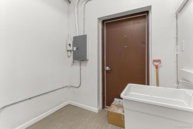 15324 Michigan Avenue, Dearborn, MI 48126