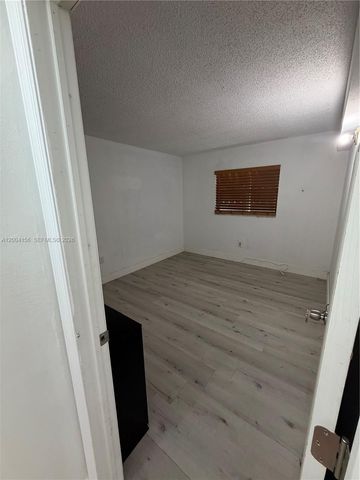 4050 NW 135th St 5-10, Opa-locka, FL 33054