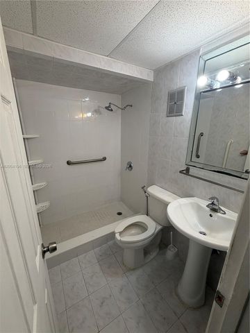 4050 NW 135th St 5-10, Opa-locka, FL 33054