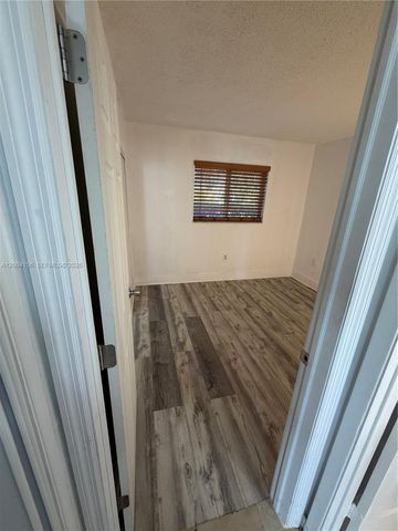 4050 NW 135th St 5-10, Opa-locka, FL 33054