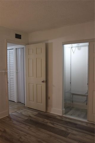 4050 NW 135th St 5-10, Opa-locka, FL 33054