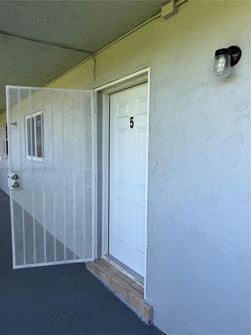 4050 NW 135th St 5-10, Opa-locka, FL 33054