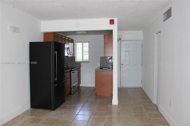 4050 NW 135th St 5-10, Opa-locka, FL 33054