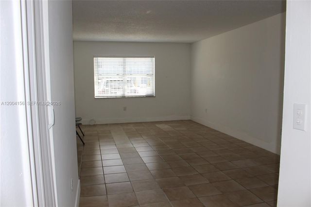 4050 NW 135th St 5-10, Opa-locka, FL 33054