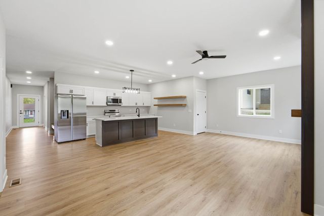 1417 Pioneer Road, Des Moines, IA 50320