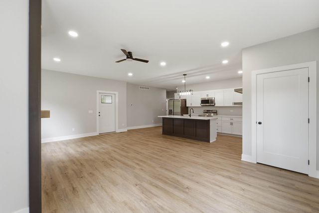 1417 Pioneer Road, Des Moines, IA 50320