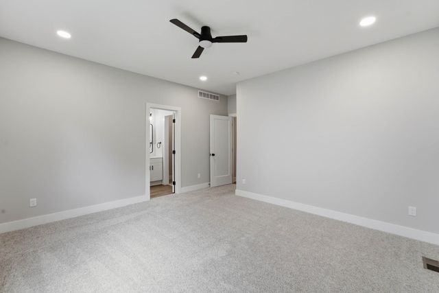1417 Pioneer Road, Des Moines, IA 50320