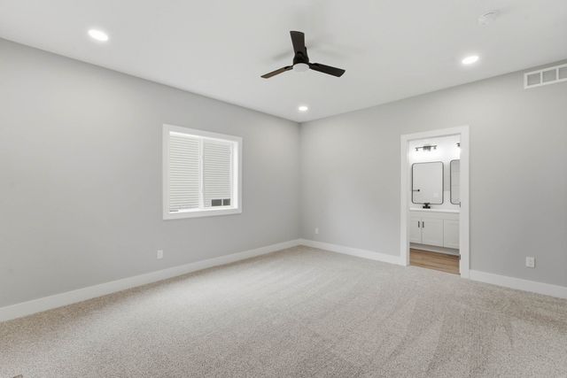 1417 Pioneer Road, Des Moines, IA 50320