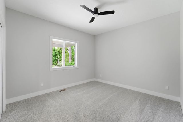 1417 Pioneer Road, Des Moines, IA 50320