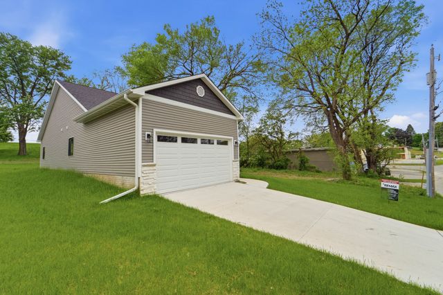 1417 Pioneer Road, Des Moines, IA 50320