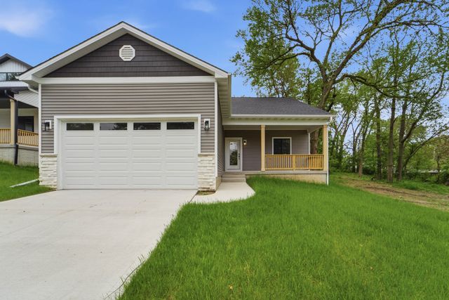 1417 Pioneer Road, Des Moines, IA 50320