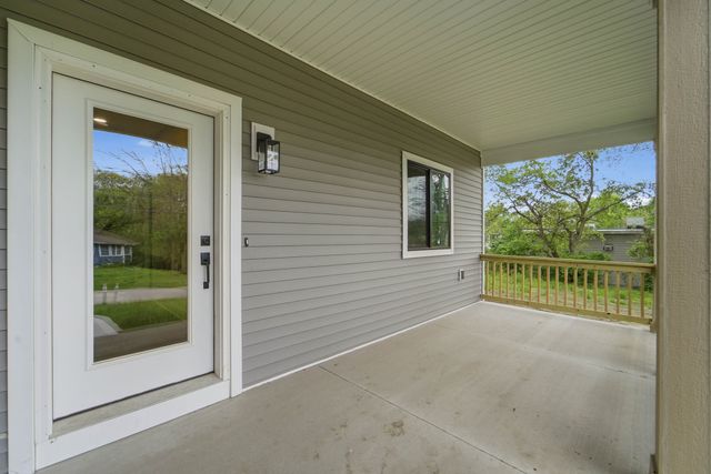 1417 Pioneer Road, Des Moines, IA 50320