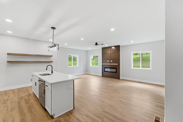 1417 Pioneer Road, Des Moines, IA 50320