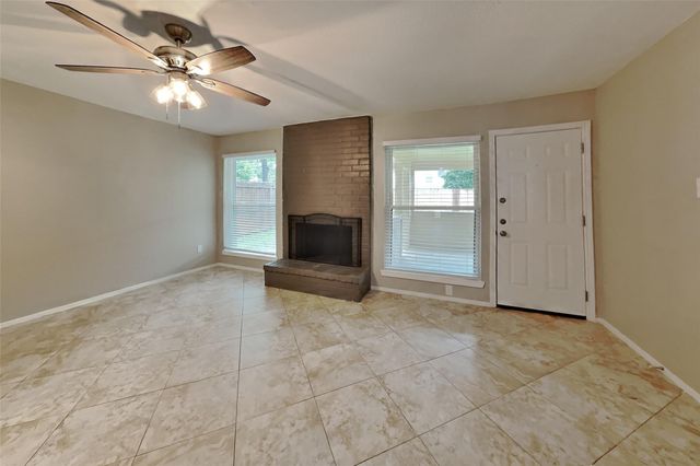 10015 Rippling Fields Drive, Houston, TX 77064
