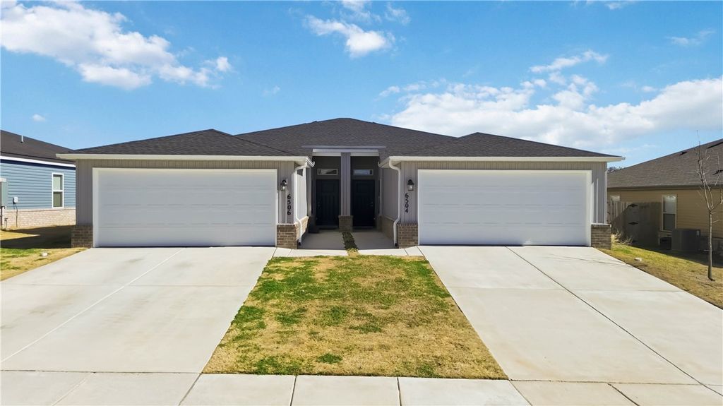 6504-6506 NW Vandergriff Street, Bentonville, AR 72713