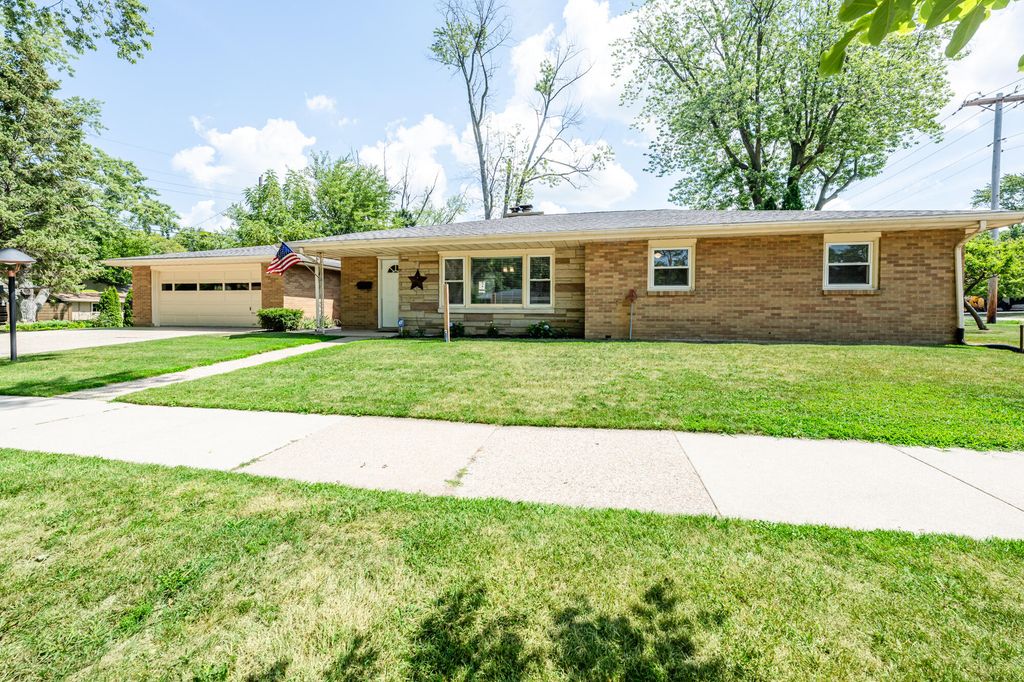 2019 Sunset Drive, St Joseph, MI 49085