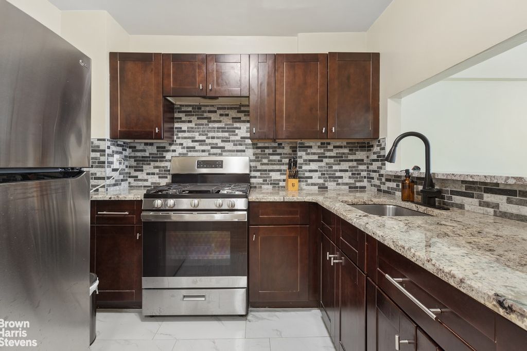 9411 59th Ave Apt D9, New York City, NY 11373