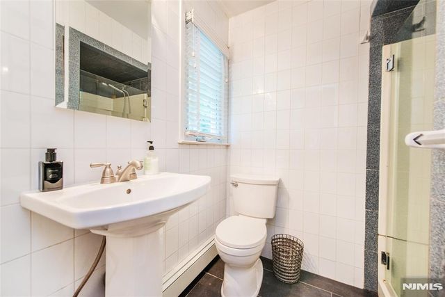 19 Falcon Place, Wayne, NJ 07470