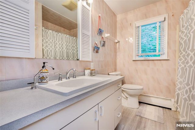 19 Falcon Place, Wayne, NJ 07470